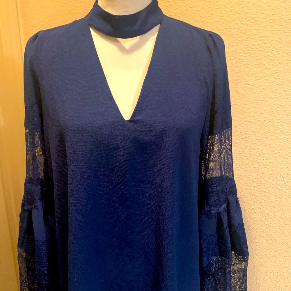 2/$20 Lulus lace flounce long sleeve royalblue top